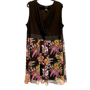 LANE BRYANT 26 Sleeveless Surplice Floral Dress